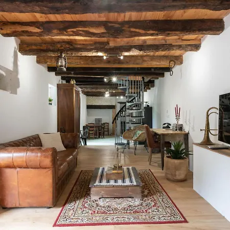 Holiday home Cosy Cottage With Garden Peyzac-le-Moustier
