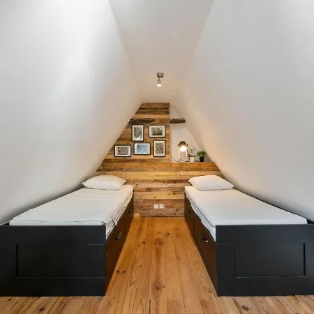 Cosy Cottage With Garden Holiday home *