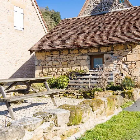 Cosy Cottage With Garden
